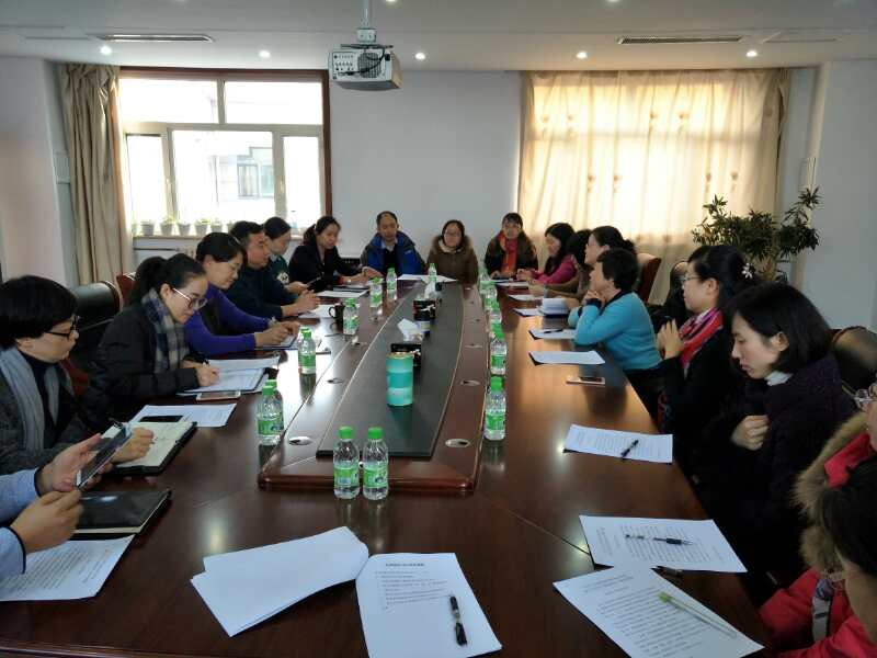 我院教师与铁人纪念馆馆长及中层干部进行会谈